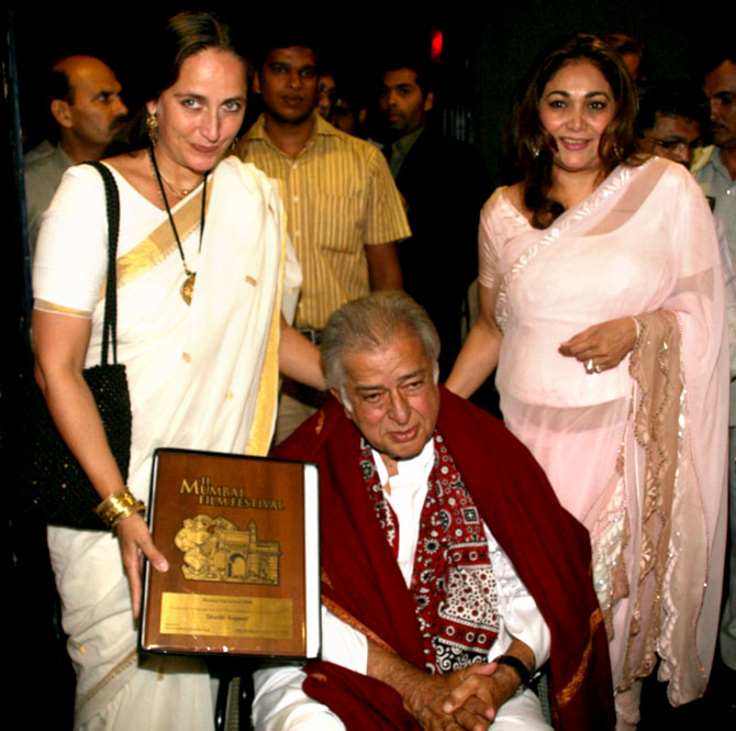 Shashi Kapoor with his daughter, Sanjana, and Tina Munim