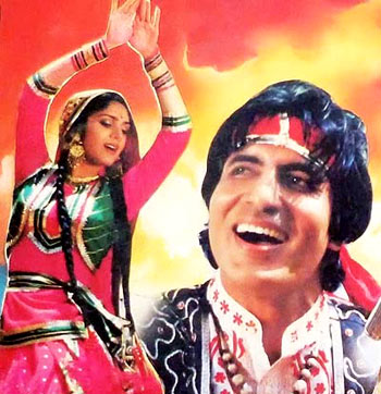 Meenakshi Sheshadri and Amitabh Bachchan in Ganga Jamuna Saraswati