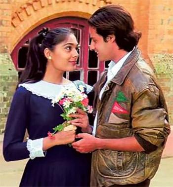 Anu Agarwal and Rahul Roy in Aashiqui