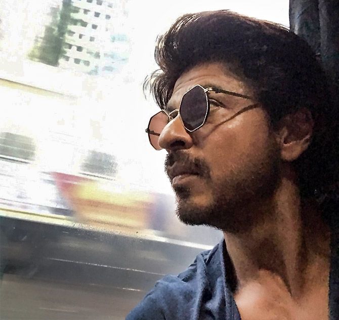 Shah Rukh Khan travels by train to promote Raees
