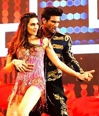 Kriti Sanon and Sushant Singh Rajput perform at IIFA