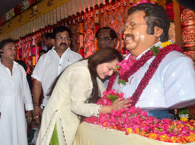 PIX: Jaya Prada pays her last respects to Dasari  movies