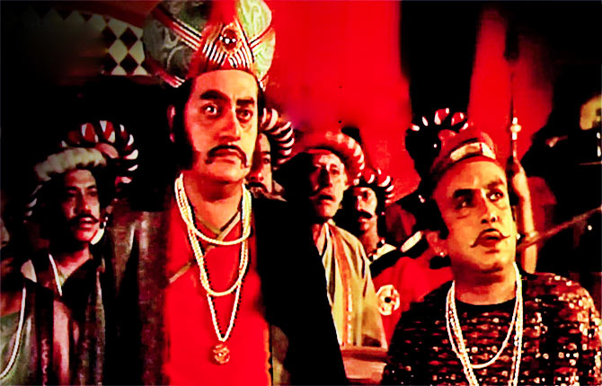 Utpal Dutt as Hirak Raja