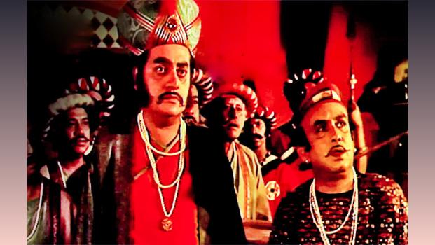 Utpal Dutt as Hirak Raja
