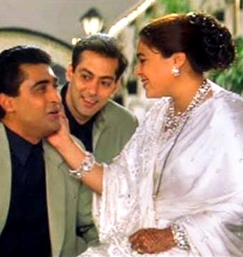 Mohnish Behl, Salman Khan and Reema Lagoo in Hum Saath Saath Hain