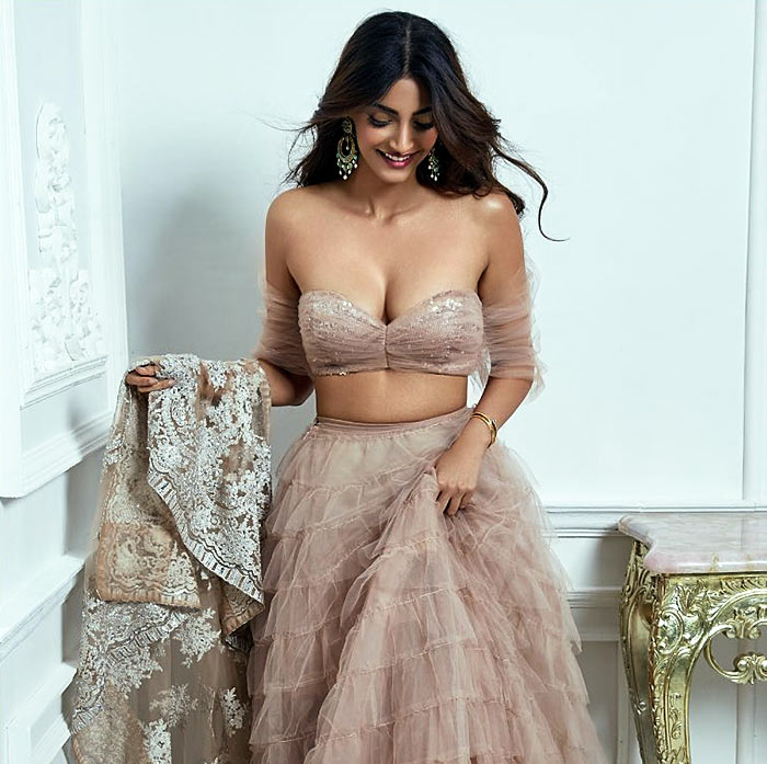 Pix: Sonam Kapoor looks like a dream - Rediff.com Get Ahead