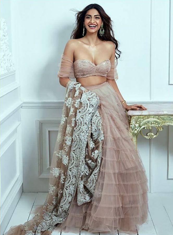 Pix: Sonam Kapoor looks like a dream - Rediff.com Get Ahead