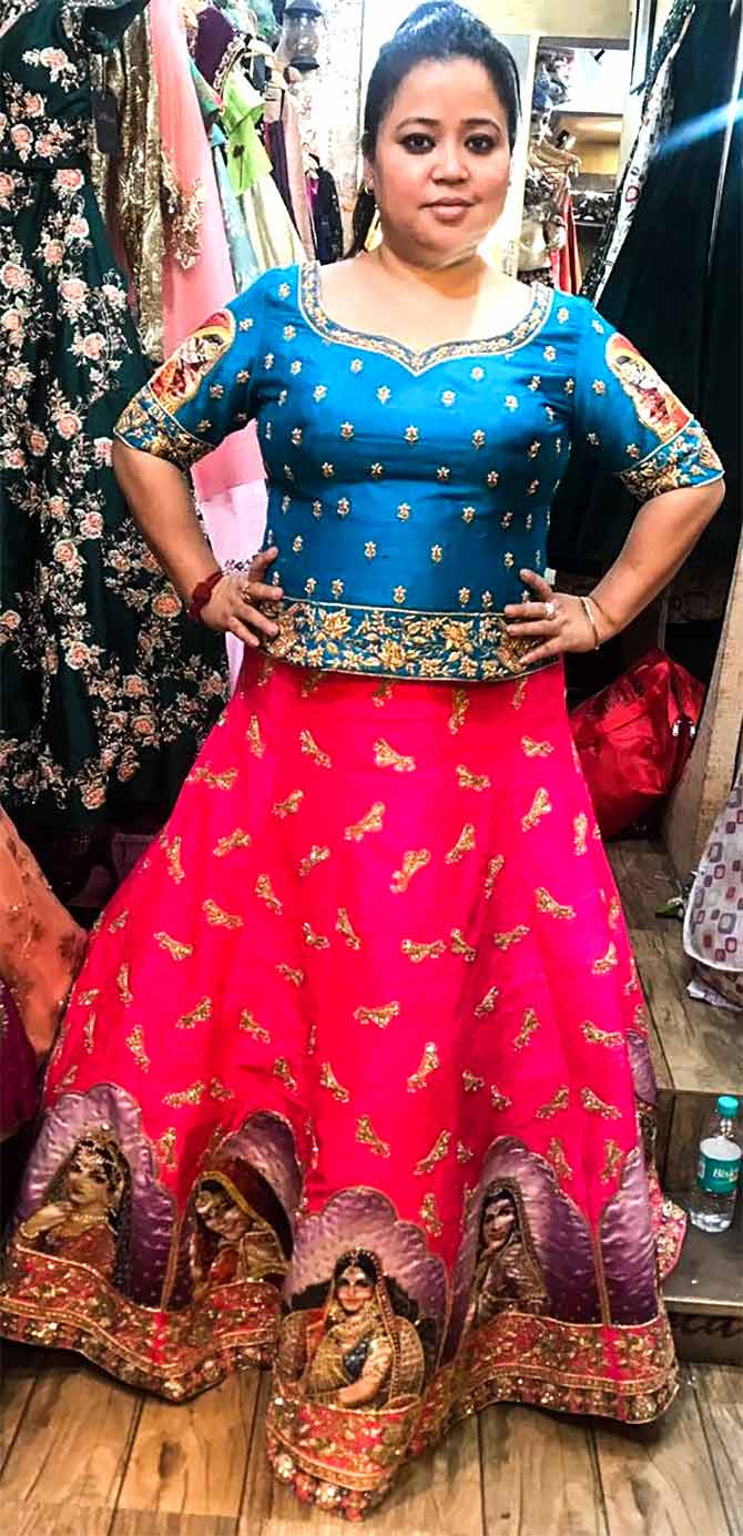 Aww! Bharti Singh and Harsh Limbachiyaa were spotted shopping for their  wedding trousseau together - view pic - Bollywood News & Gossip, Movie  Reviews, Trailers & Videos at Bollywoodlife.com