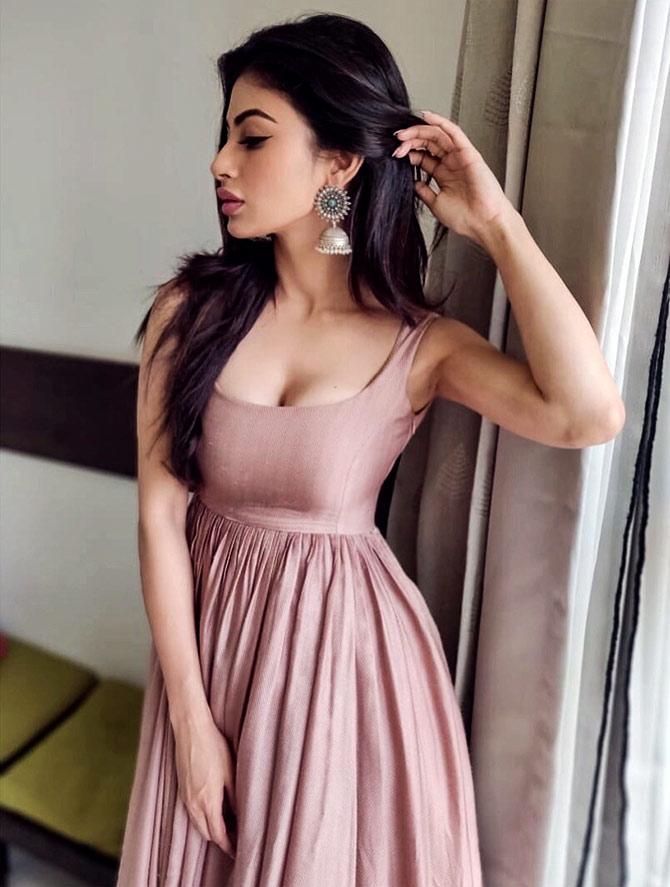 Moni Roy Xnxx - Mouni Roy: Keeping it simple...and yet, so SEXY - Rediff.com movies