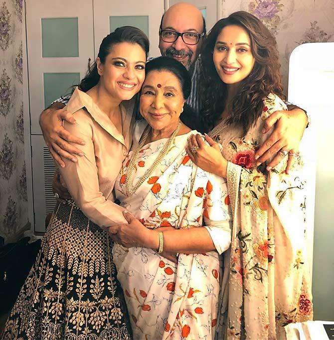  Asha Bhosle with Madhuri Dixit, Mickey Contractor and Kajol on the sets of the reality show Dance Deewane. Kind courtesy Kajol/Instagram