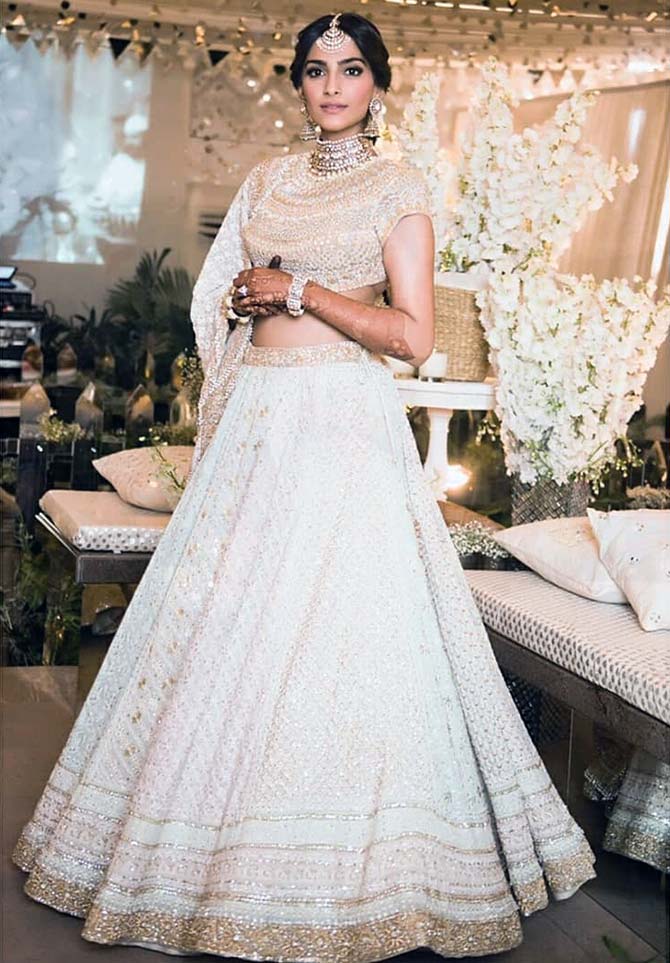 Latest Wedding Outfit Inspiration From Fashionista Sonam Kapoor |  WeddingBazaar