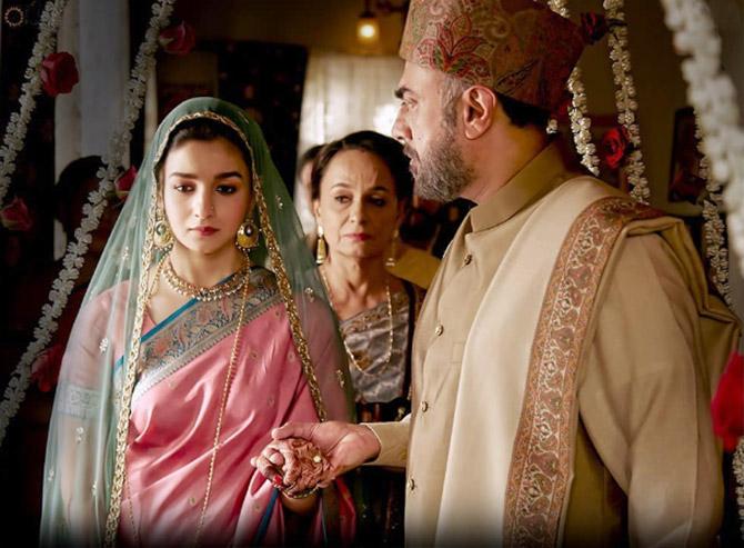 Alia Bhatt, Soni Razdan and Rajat Kapoor in Raazi