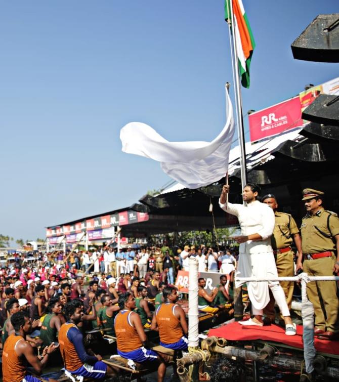 Allu Arvind flags off the 66th Nehru Trophy boat race!