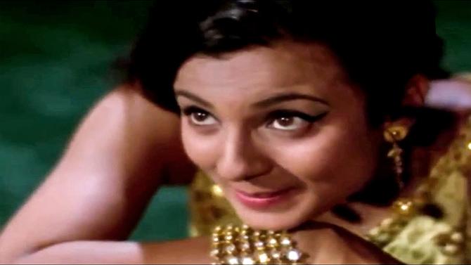 Tanuja in Jewel Thief