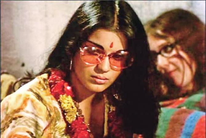 Zeenat Aman in Hare Rama Hare Krishna