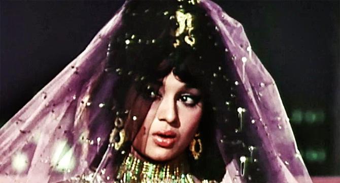 Asha Parekh in Shikhar