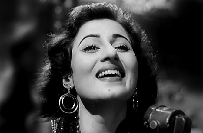 Madhubala in Howrah Bridge 