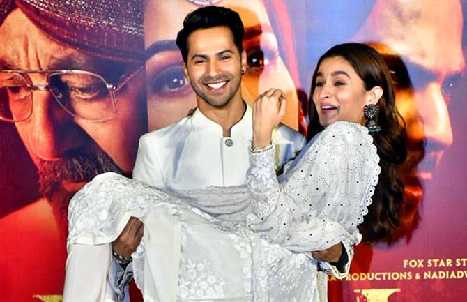 Alia Bhatt And Varun Dhawan Xxx Video - Varun can't stop lifting Alia! - Rediff.com