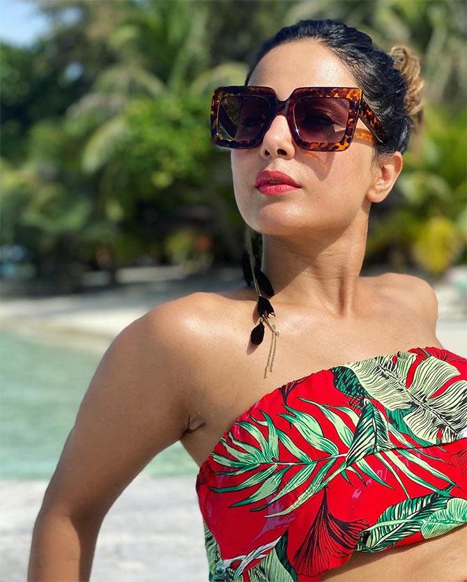 Pix Hina Khans Bikini Holiday In Maldives Movies 