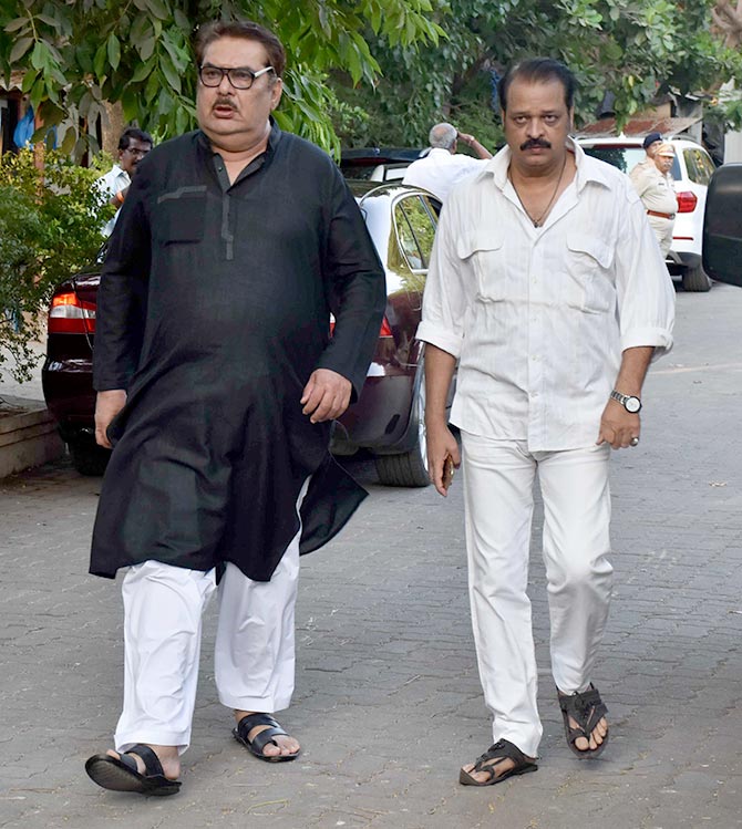 Bollywood bids goodbye to Ajay Devgn's father - Rediff.com movies