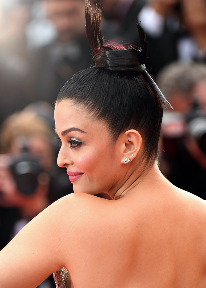 670px x 936px - Looking at Aishwarya, UP CLOSE! - Rediff.com