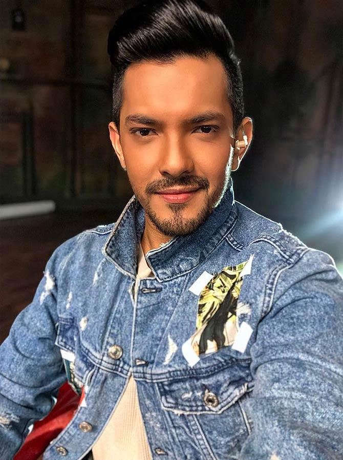 Watch Aditya Narayan Sing Rediff Com Movies