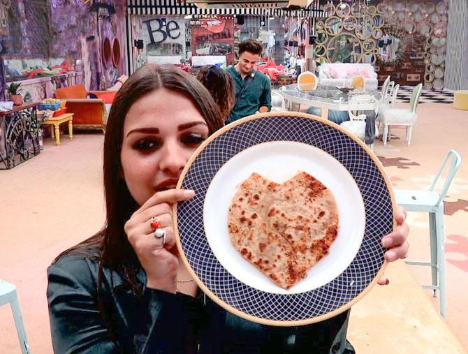 Bigg Boss 13: Himanshi gets a heart! - Rediff.com movies