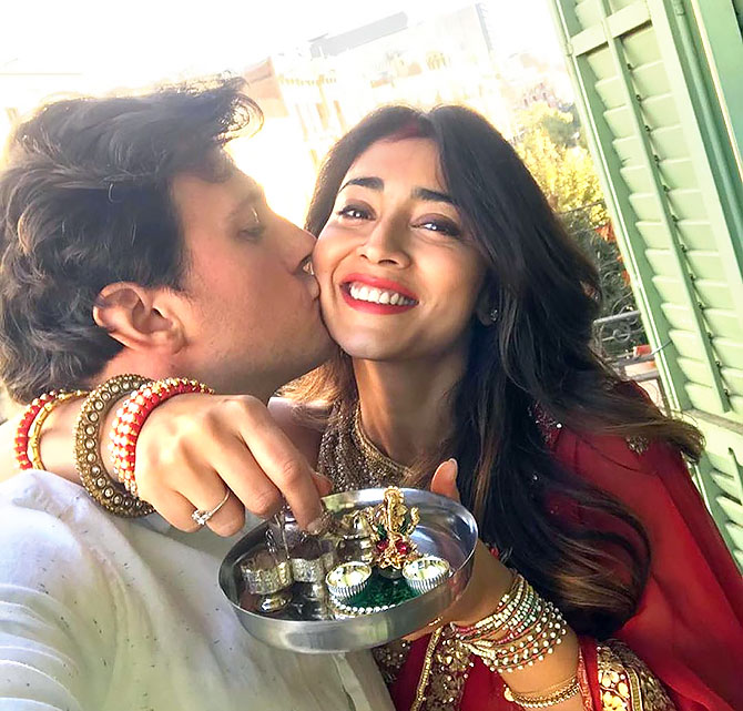karwa chauth beautiful customise couple pictures thali