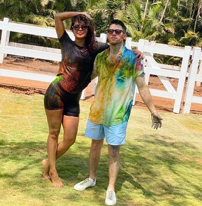 PIX: Kareena, Aishwarya, Sunny play Holi - Rediff.com movies