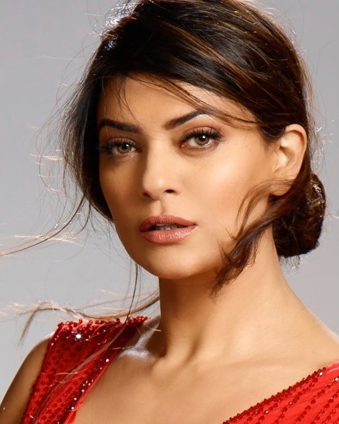 Sushmita Sen shares pictures in her new haircut and beau Rohman Shawl is  all hearts | Hindi Movie News - Times of India