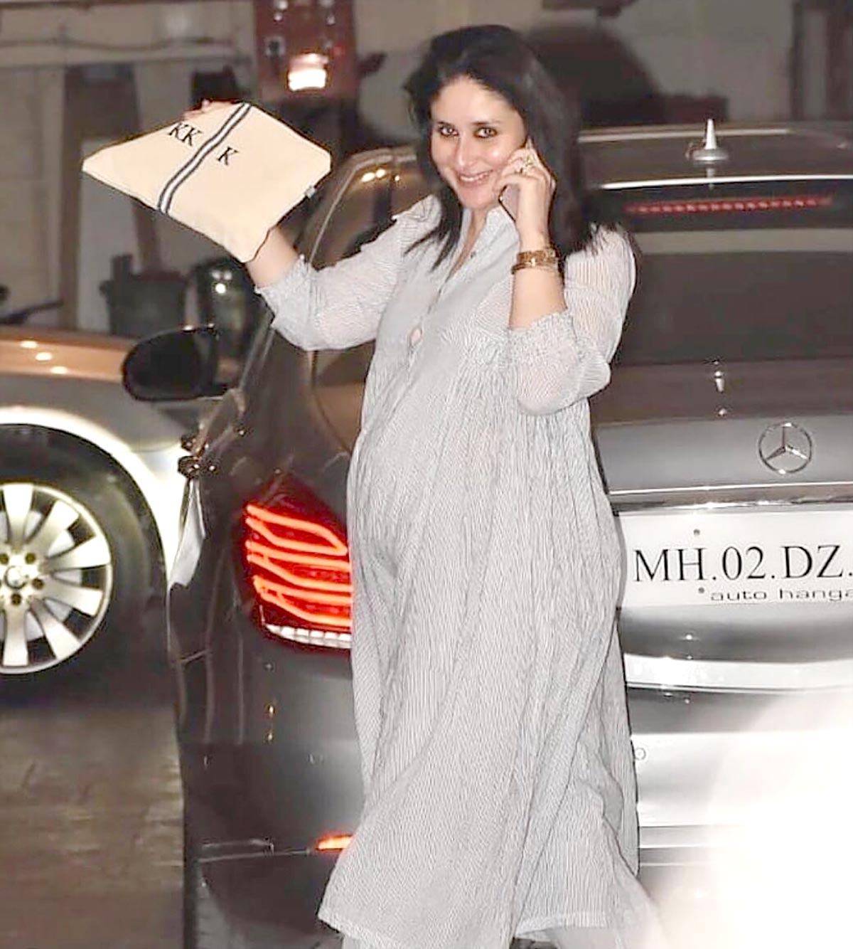 Pregnant Kareena at Karan Johar's Diwali bash - Rediff.com movies