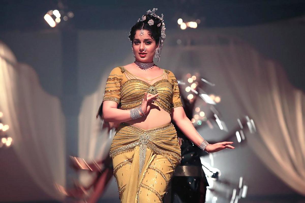 Mahima chaudhary navel