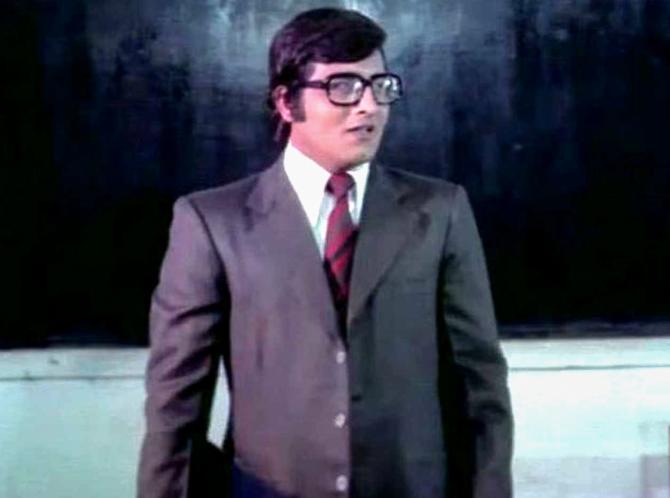 Vinod Khanna in Imtihaan