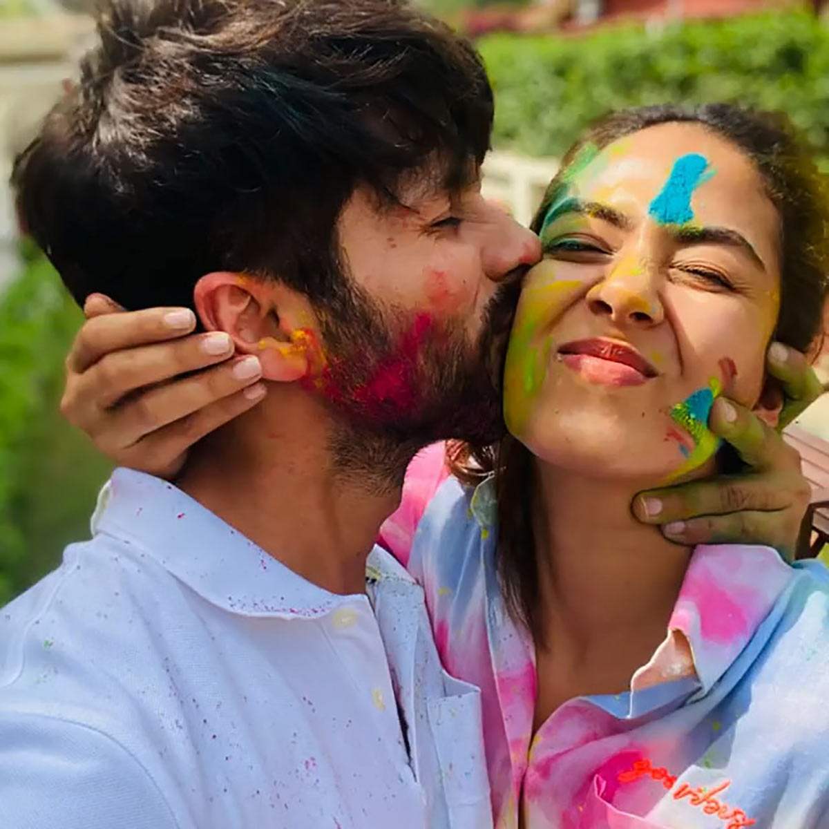 Holi 2023: From Katrina & Vicky to Sidharth and Kiara, celebs share a sneak  peek of their colourful celebration