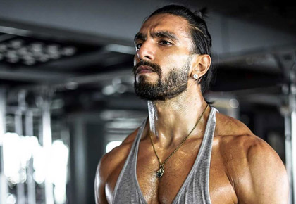 Ranveer Singh shows off his muscle - Rediff.com movies