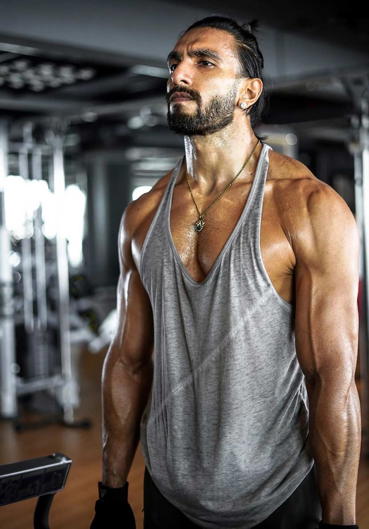 Ranveer Singh shows off his muscle - Rediff.com movies