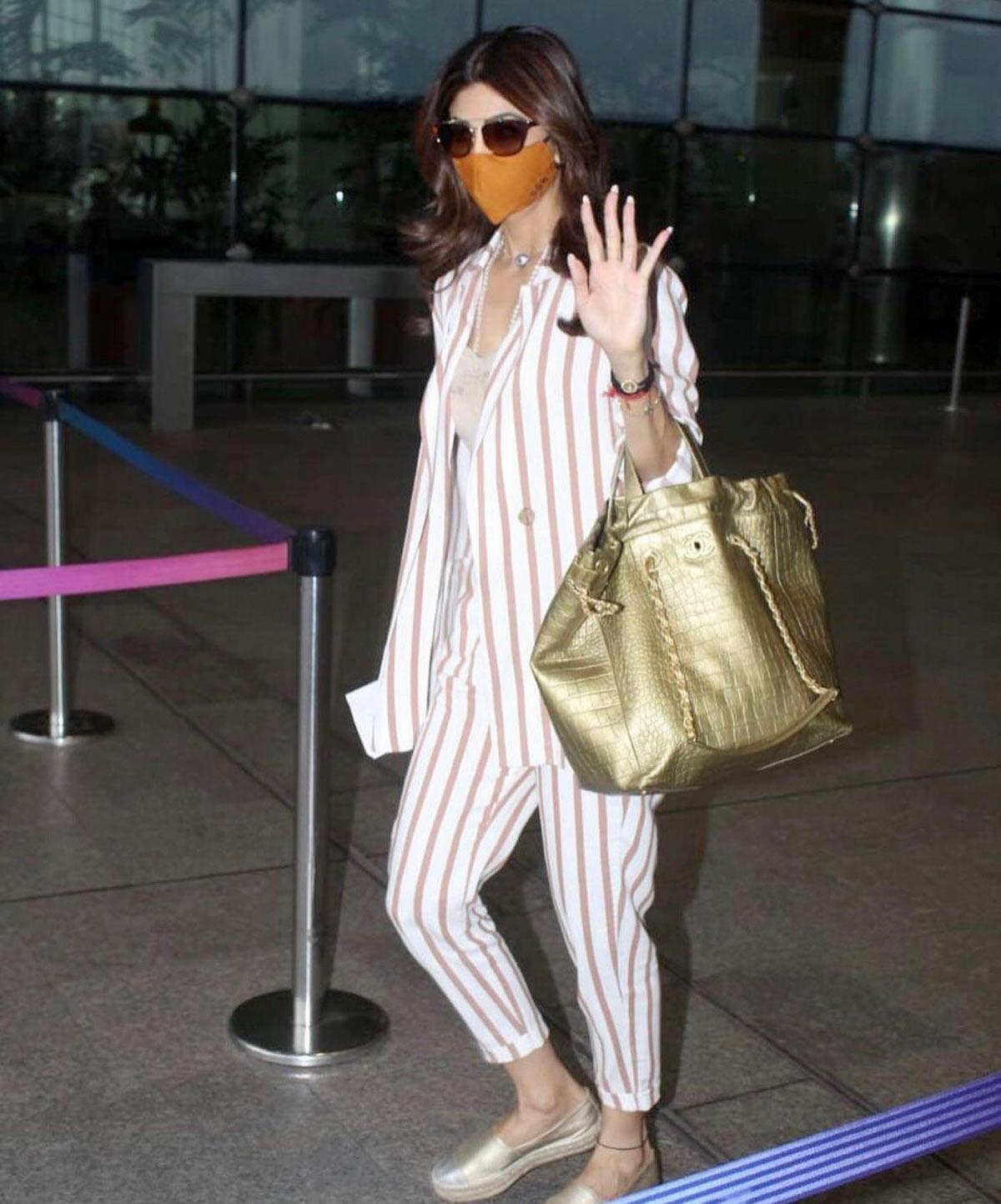 Deepika Made The Airport Look HOTTER - Rediff.com