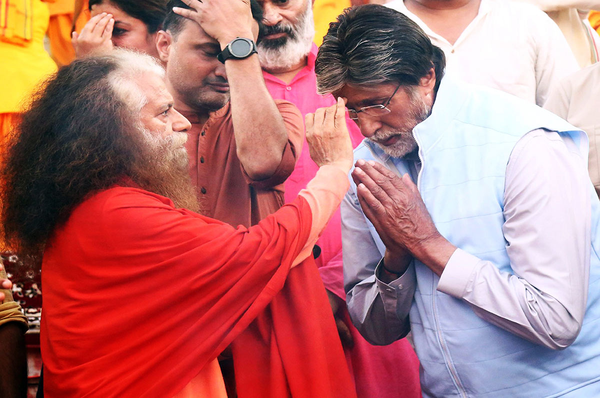 Amitabh Bachchan Says Goodbye