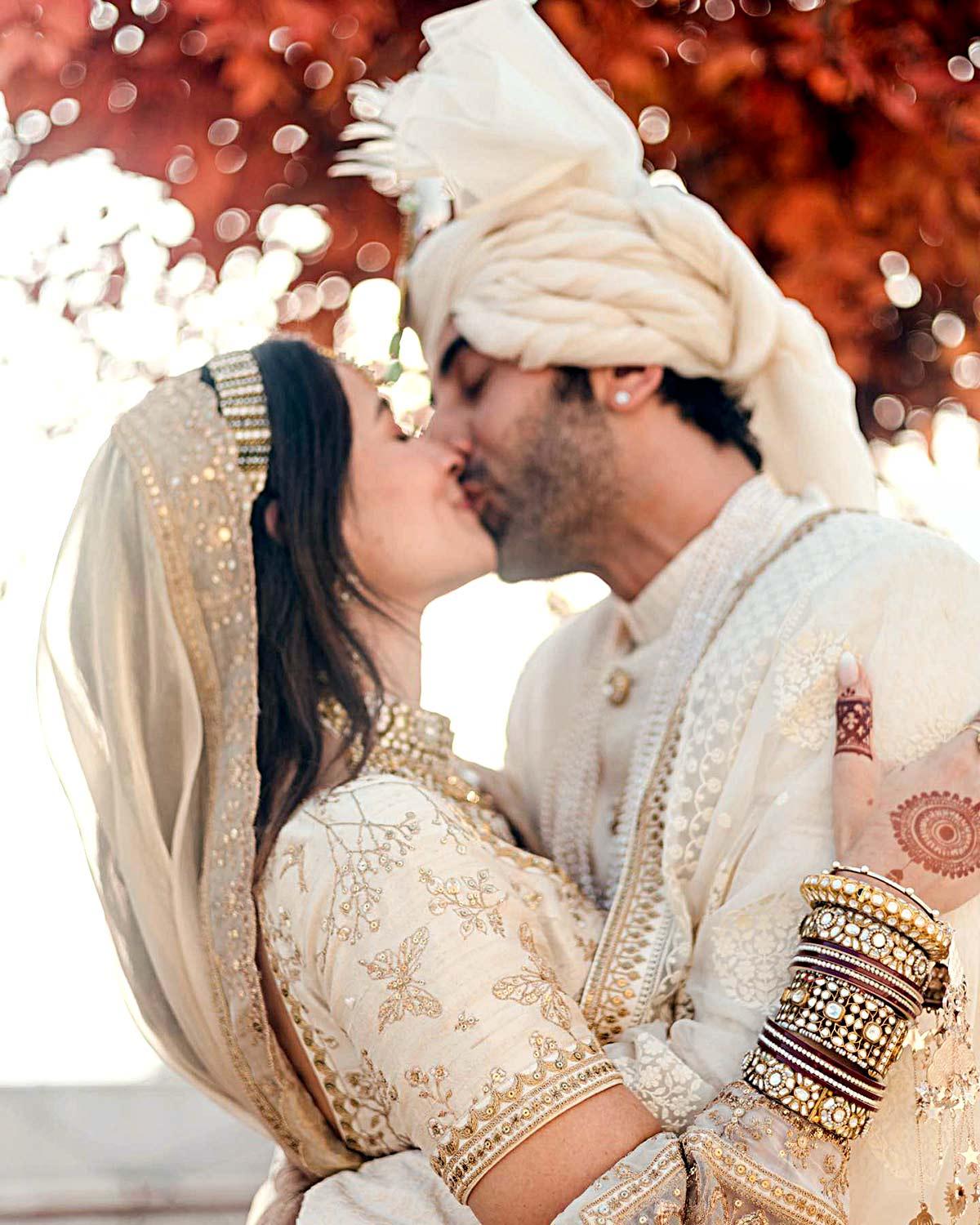 Alia Bhatt Kiss And Xxx - FIRST PICTURES: Alia-Ranbir ARE MARRIED! - Rediff.com