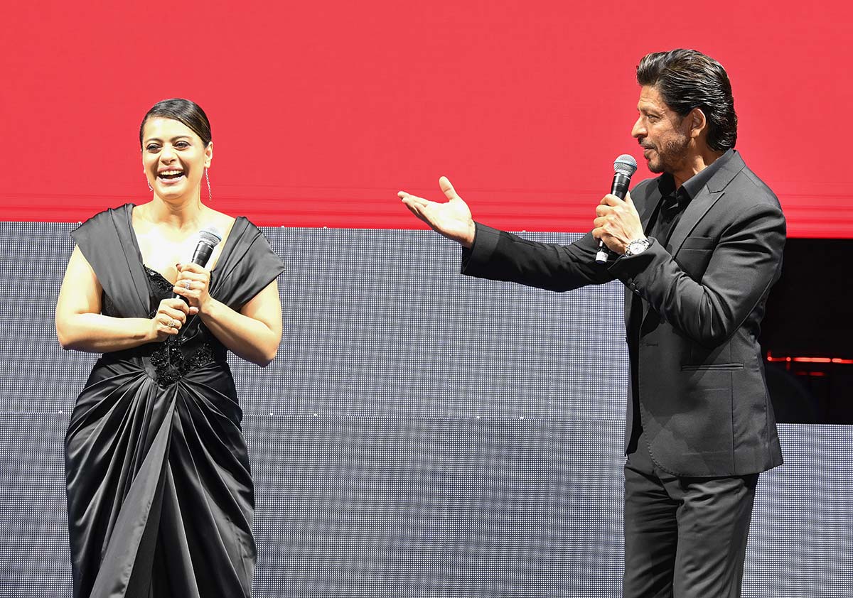 What’s Shah Rukh Doing With Priyanka?