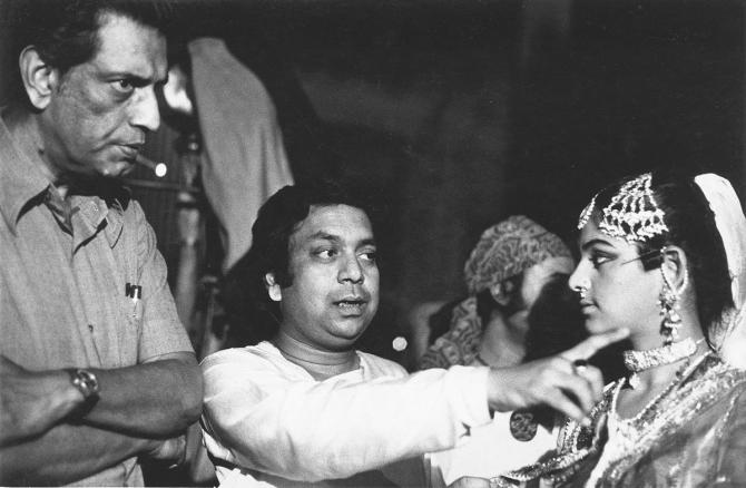 On the sets of Shatranj Ke Khilari, with Satyajit Ray and a student.