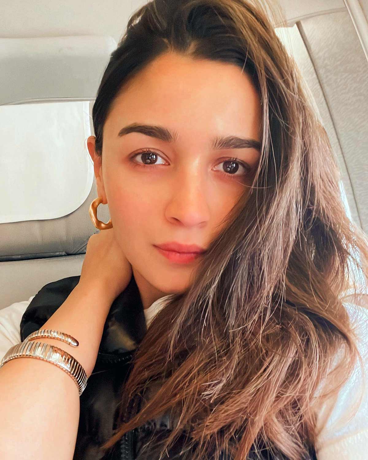 Alia Bhatt finds cheerleader in sister Pooja as she begins shooting for  Hollywood debut with Gal Gadot, writes 'WORLD is your playground' |  Entertainment News, Times Now
