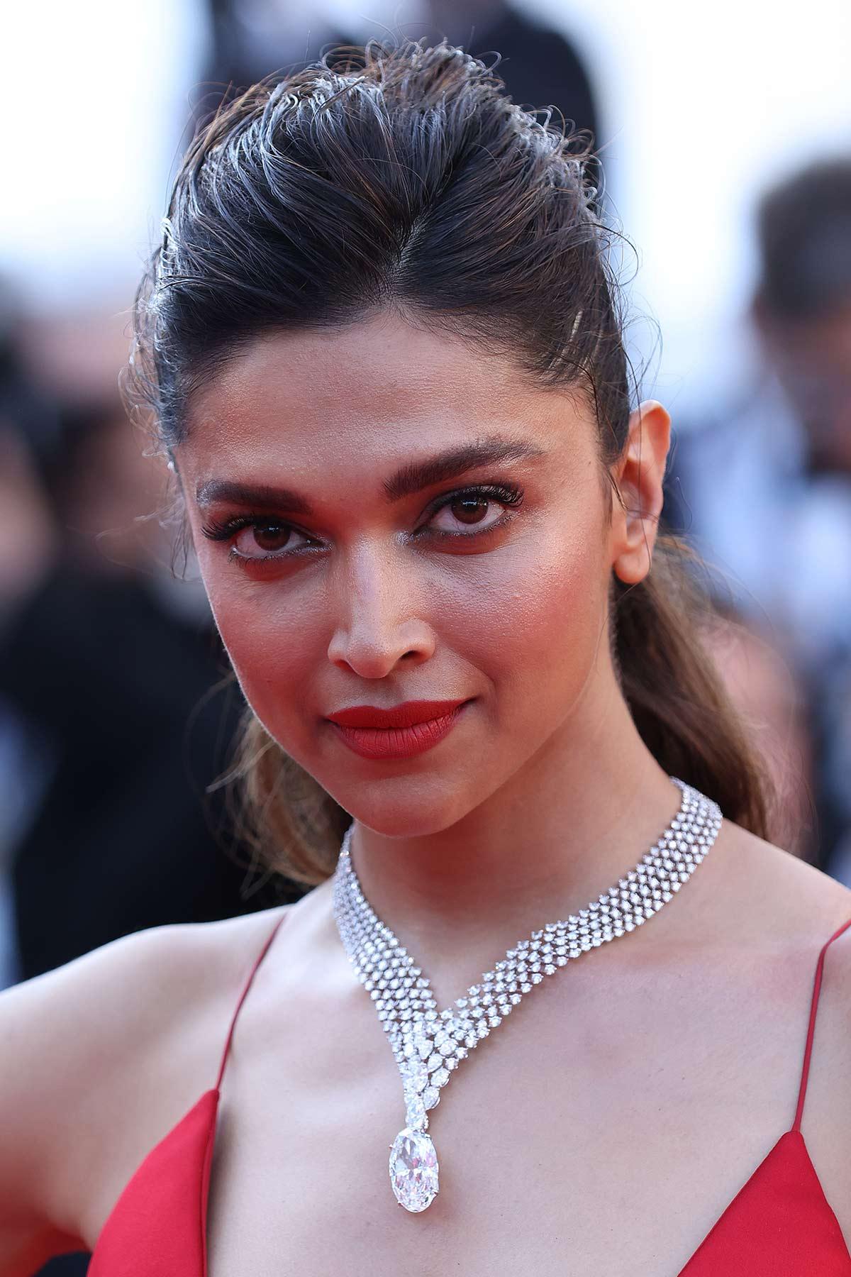 Deepika padukone sales diamond necklace