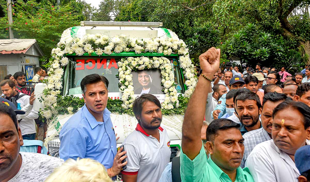 Family Says Goodbye to Raju Srivastav