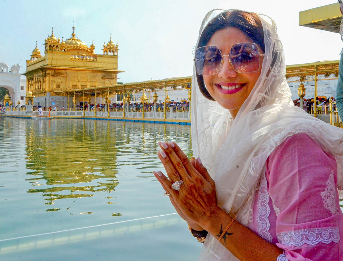 Shilpa Shetty Visits The Golden Temple