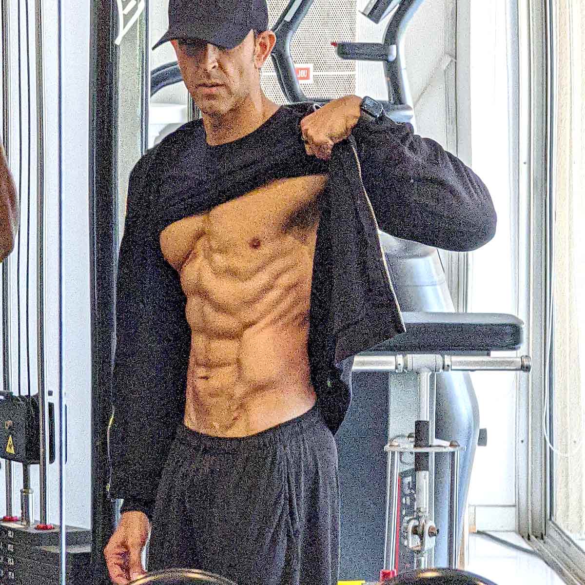 Hrithik Roshan shows off 8-pack bod amid filming for Fighter