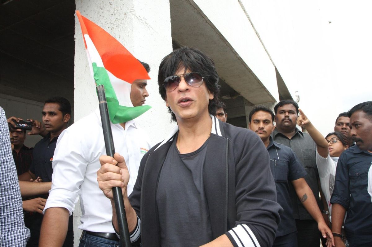 Shah Rukh Khan with the national flag