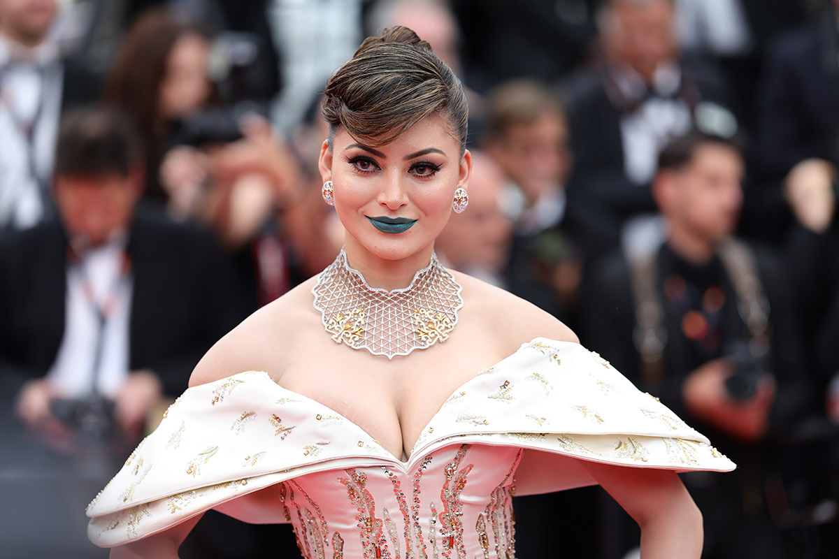 CANNES 2023: Urvashi’s Blue Lips Give The Ash Effect