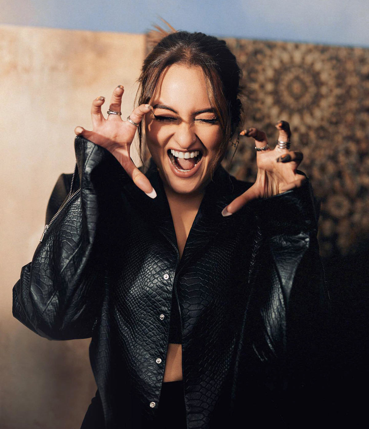 Who’s Sonakshi Pouncing On? – Rediff.com movies