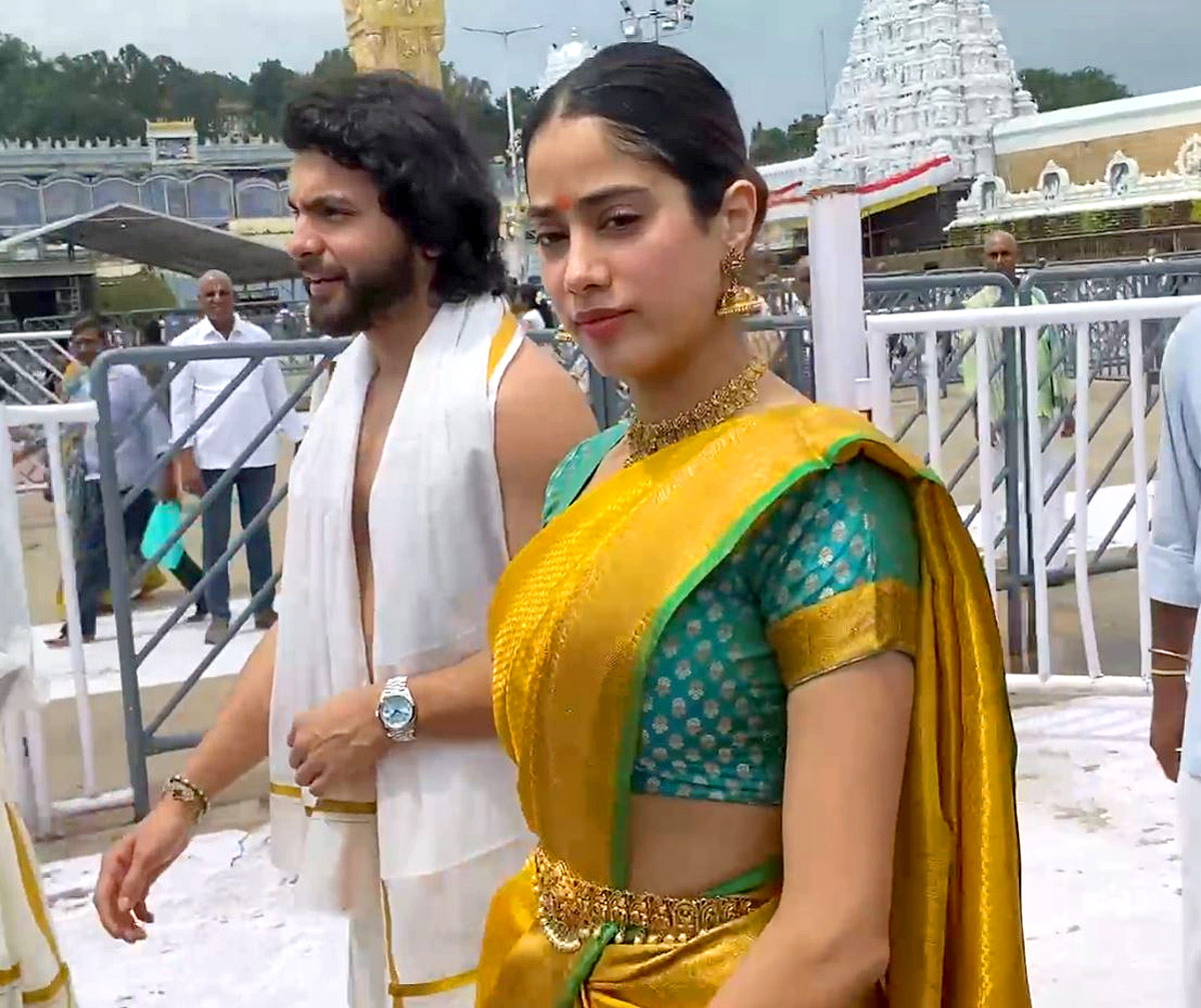 Janhvi Visits Tirupati With Beau To Mark Mum's B'Day